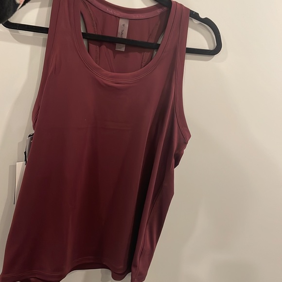 Brand new Aritzia TnAction small tank top - Picture 8 of 8